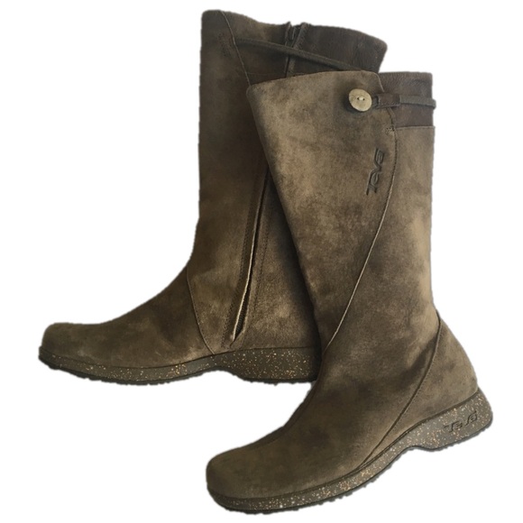 teva suede boots